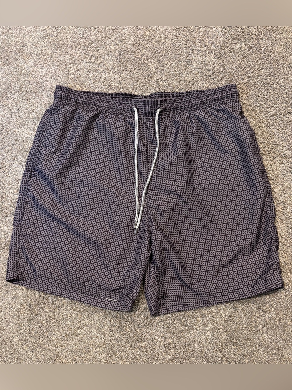 Kirkland Signature Men’s Swim Shorts Geometric Gray Black Sz Large Drawstring